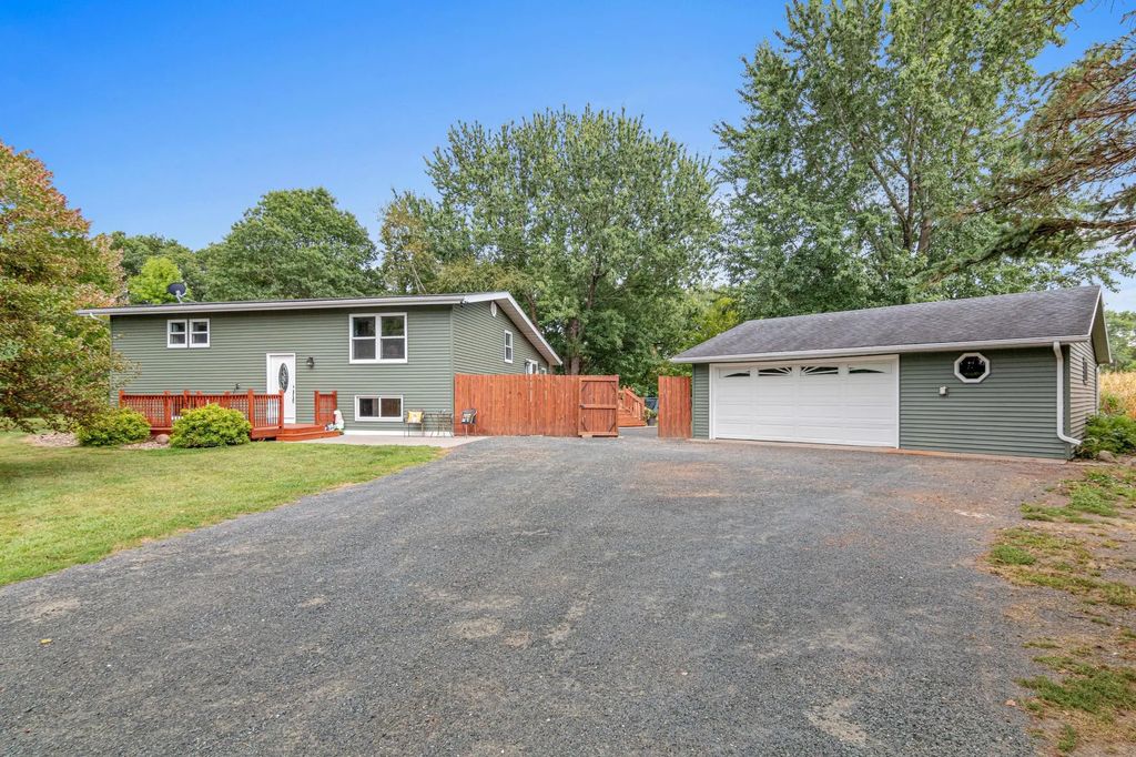 1757 220th Avenue, New Richmond