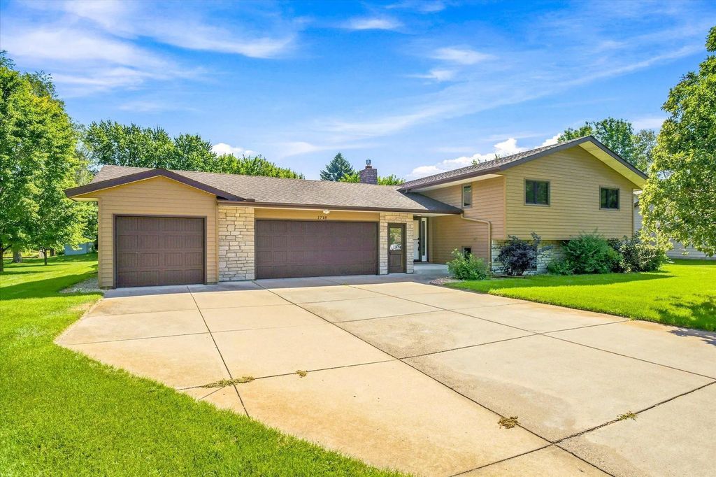 1718 Hazelwood Circle, St Cloud