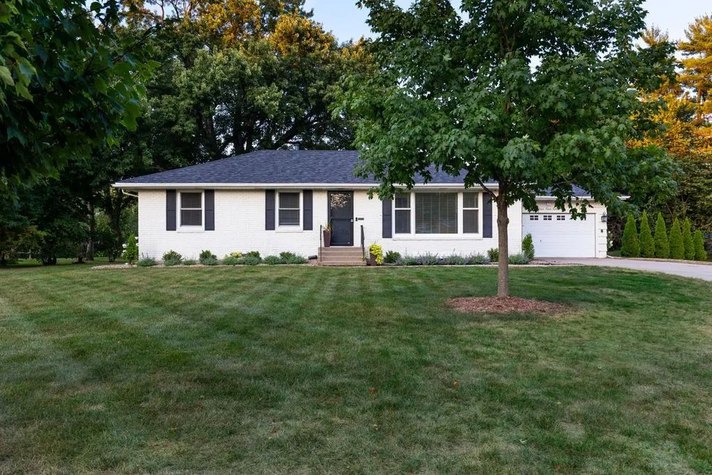 411 Hazel Lane, Hopkins
