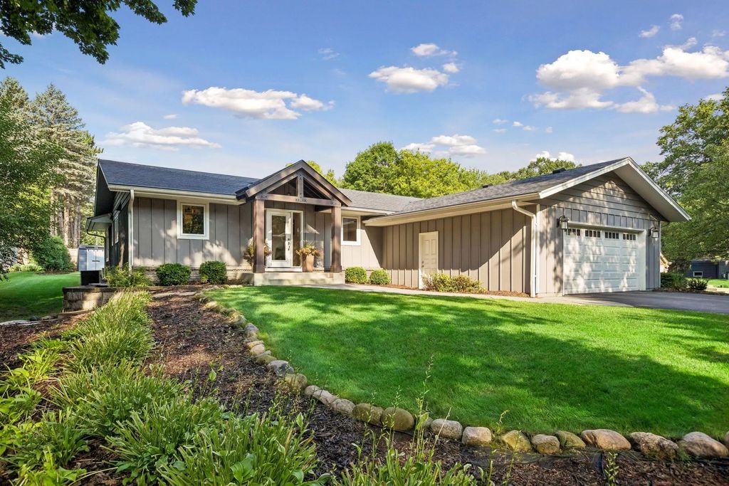6940 Moccasin Valley Road, Edina