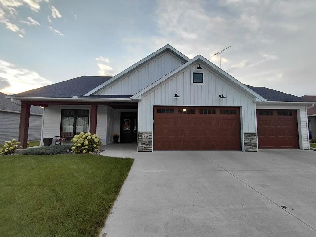 5839 Rivers Edge Drive, Saint Cloud