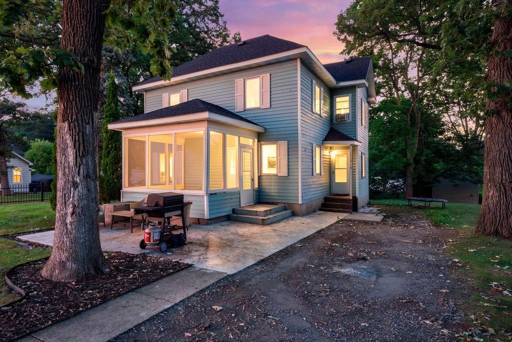 317 W River Street, Monticello