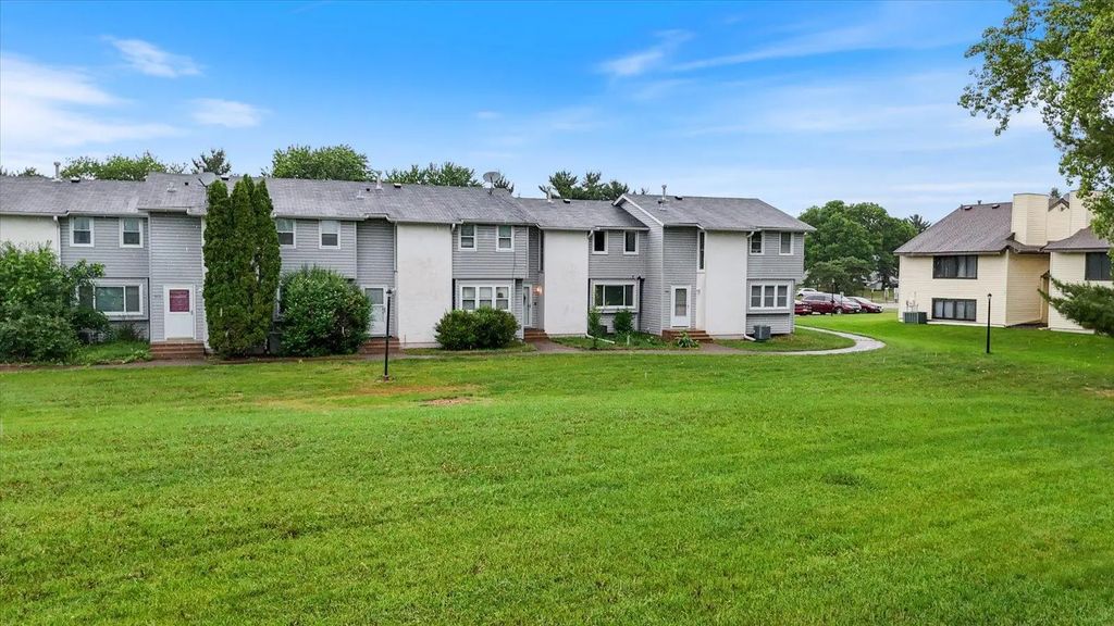 3656 Brookdale Drive N, Brooklyn Park