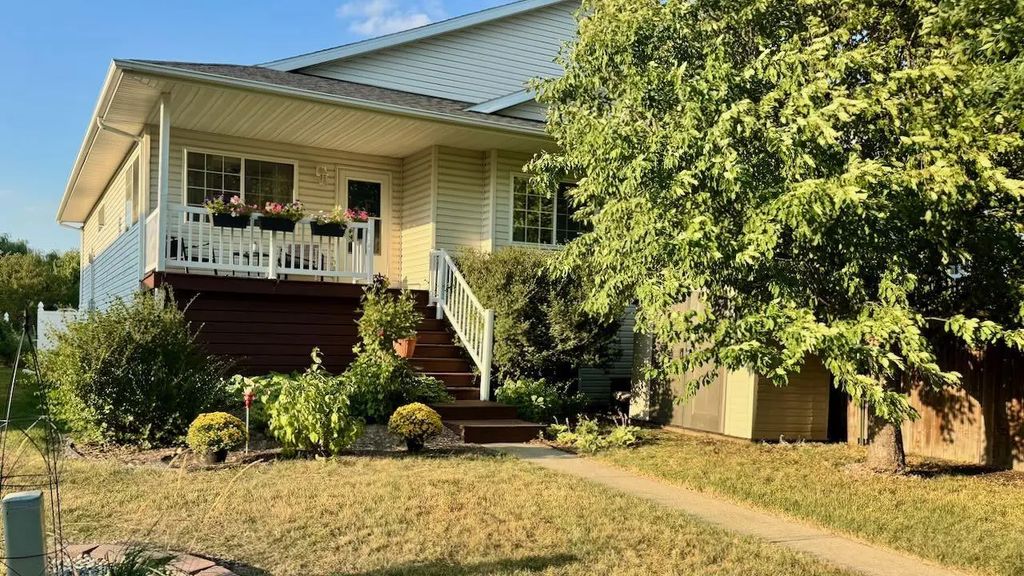 841 12th Avenue W, West Fargo