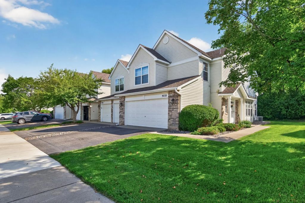 9236 Merrimac Lane N, Maple Grove