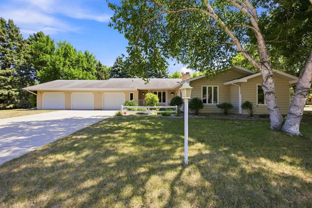 3206 Rivershore Drive S, Moorhead