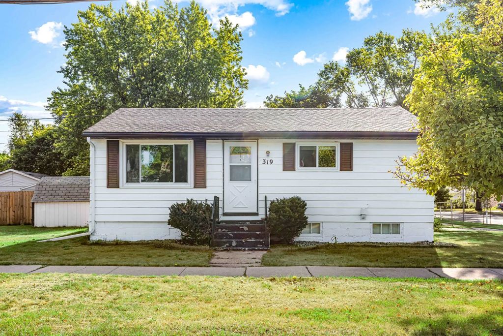 319 1st Street, West Fargo