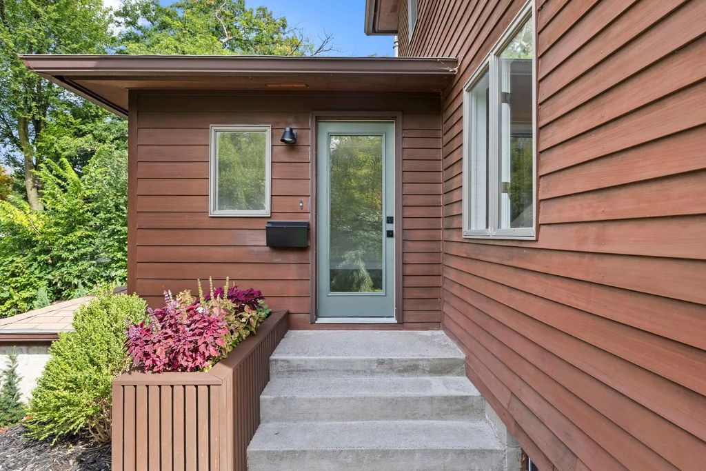 2334 Doswell Avenue, Saint Paul