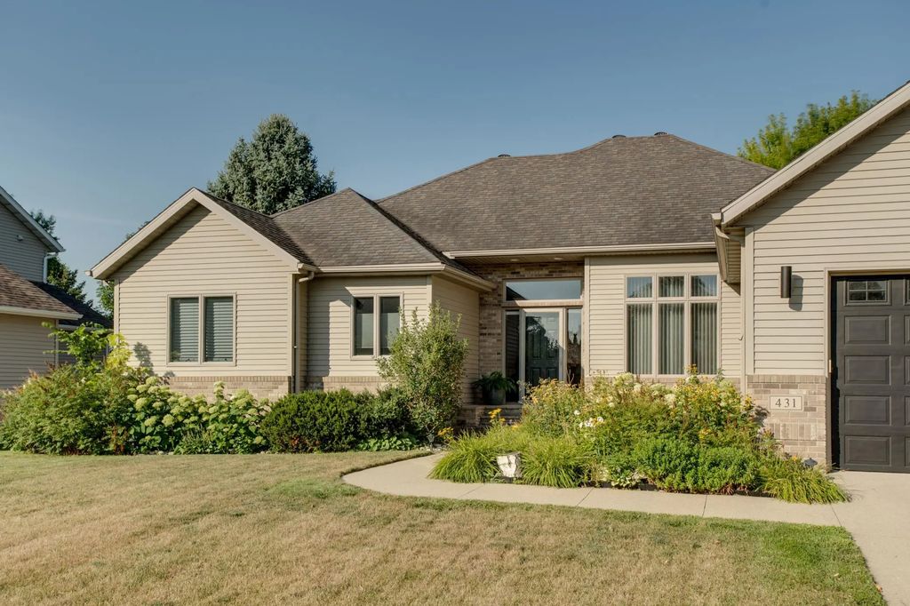431 Clearview Court, Moorhead