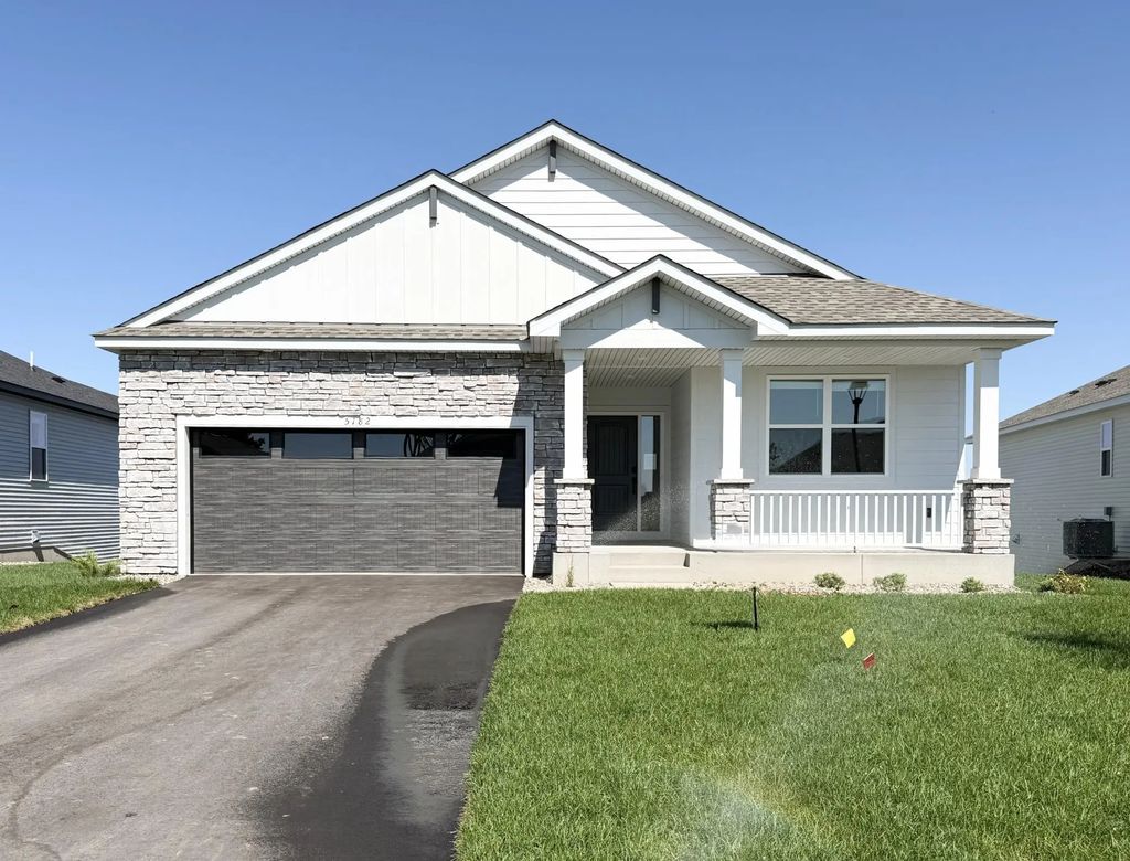 5182 Long Pointe Bay, Woodbury
