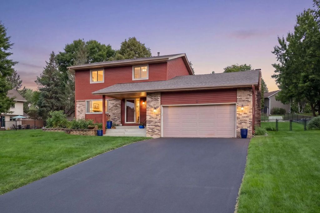 1667 Sherwood Way, Eagan