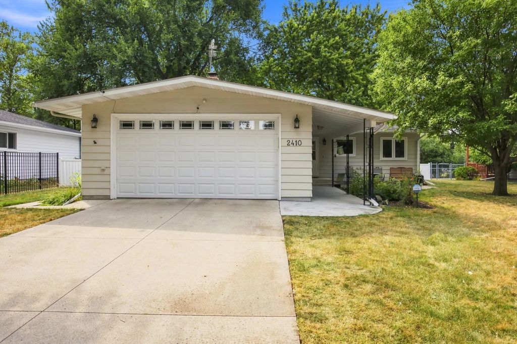 2410 Evergreen Road N, Fargo