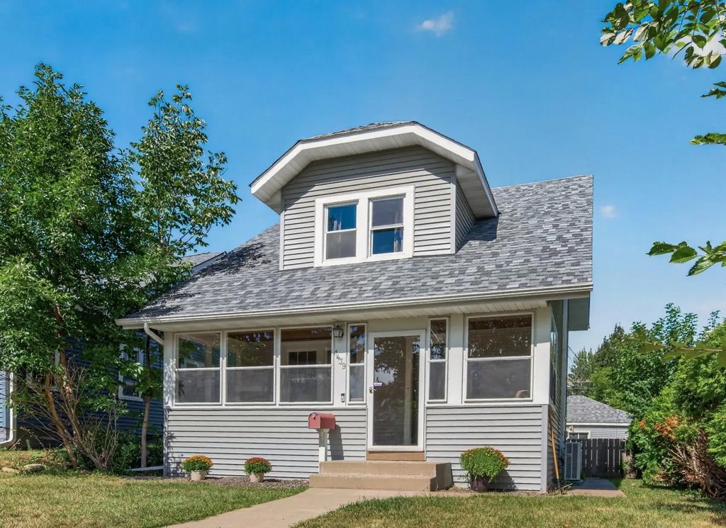 1439 Stanford Avenue, Saint Paul