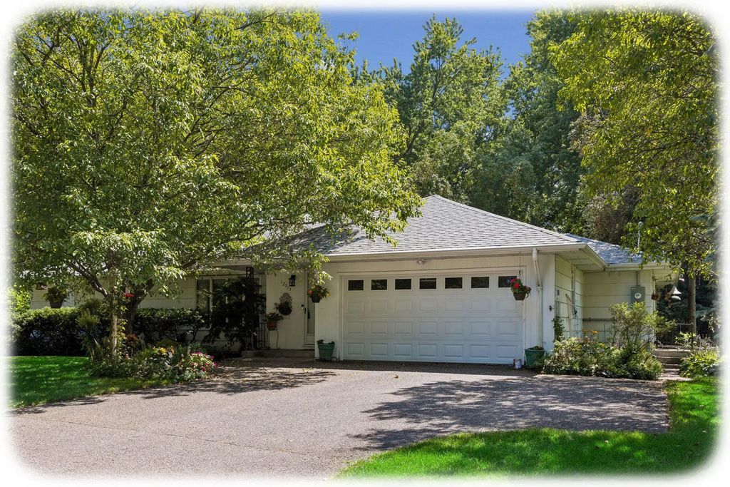 12915 Lone Oak Drive, Minnetonka