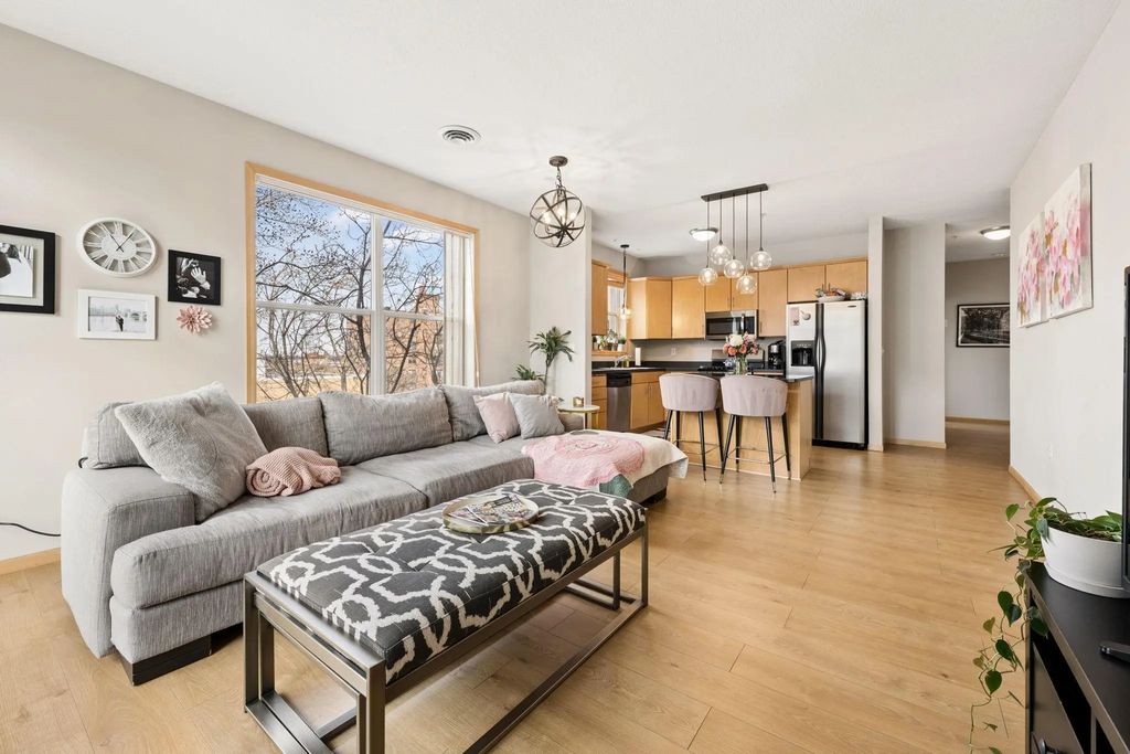 301 Oak Grove Street 314, Minneapolis