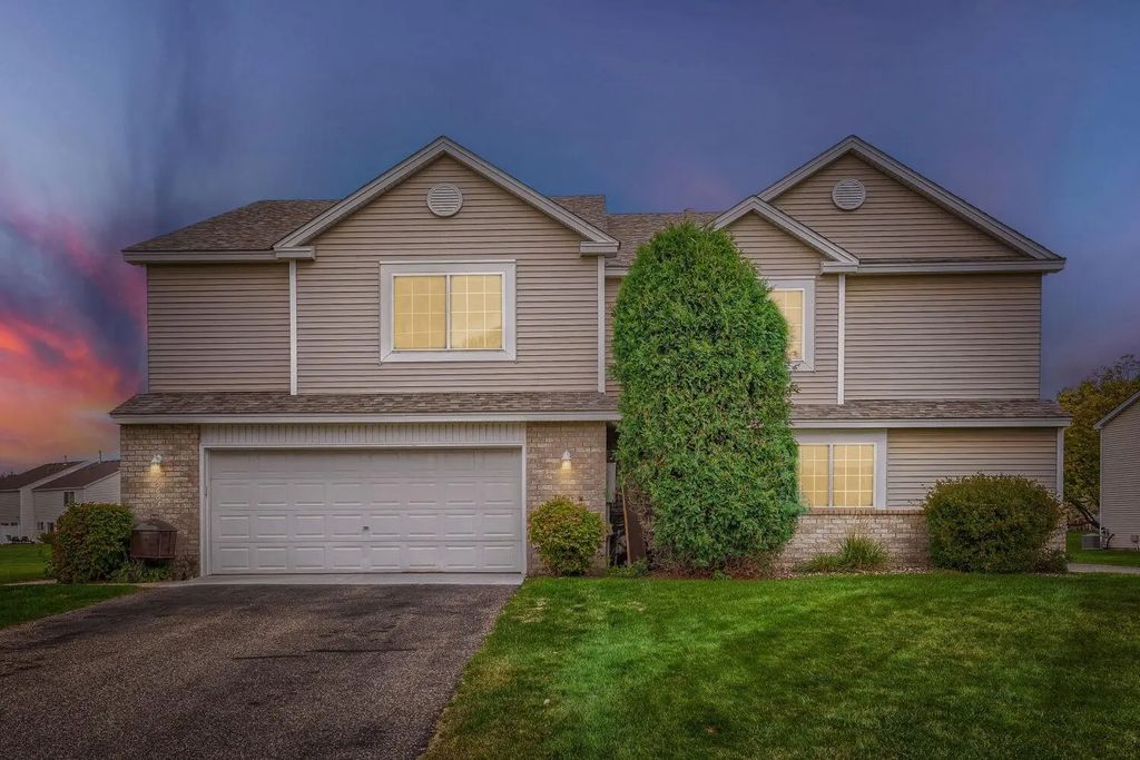 15663 Finch Avenue, Apple Valley