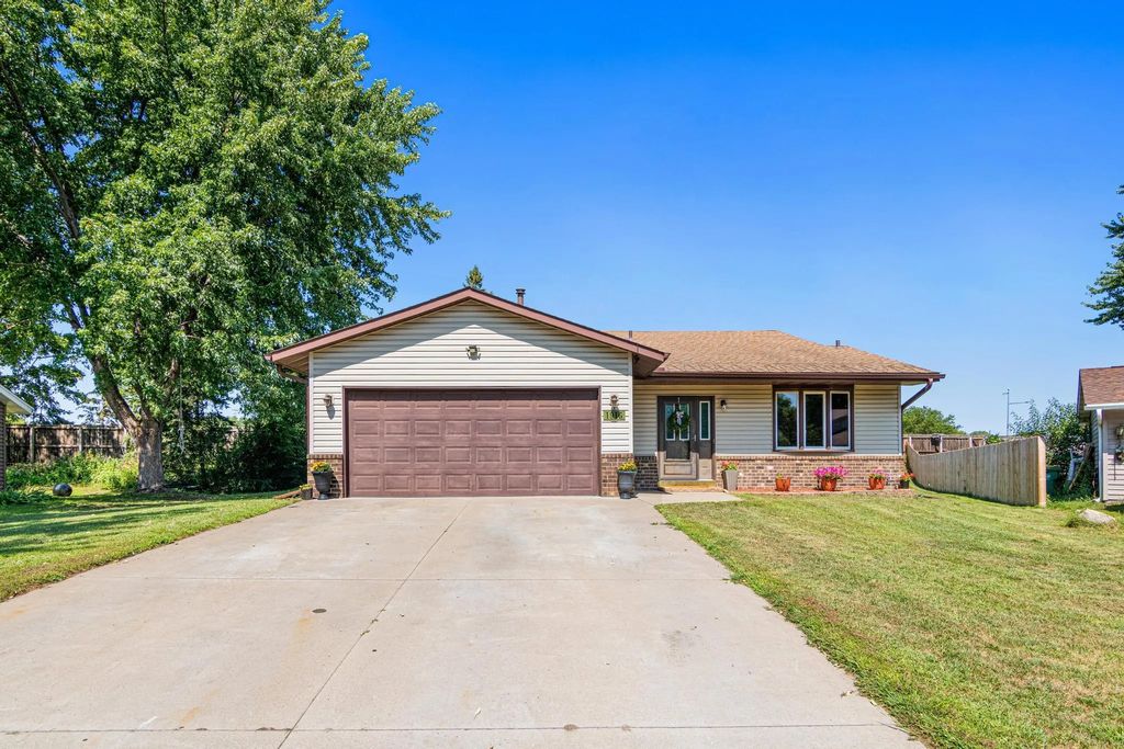 1916 84th Avenue N, Brooklyn Park