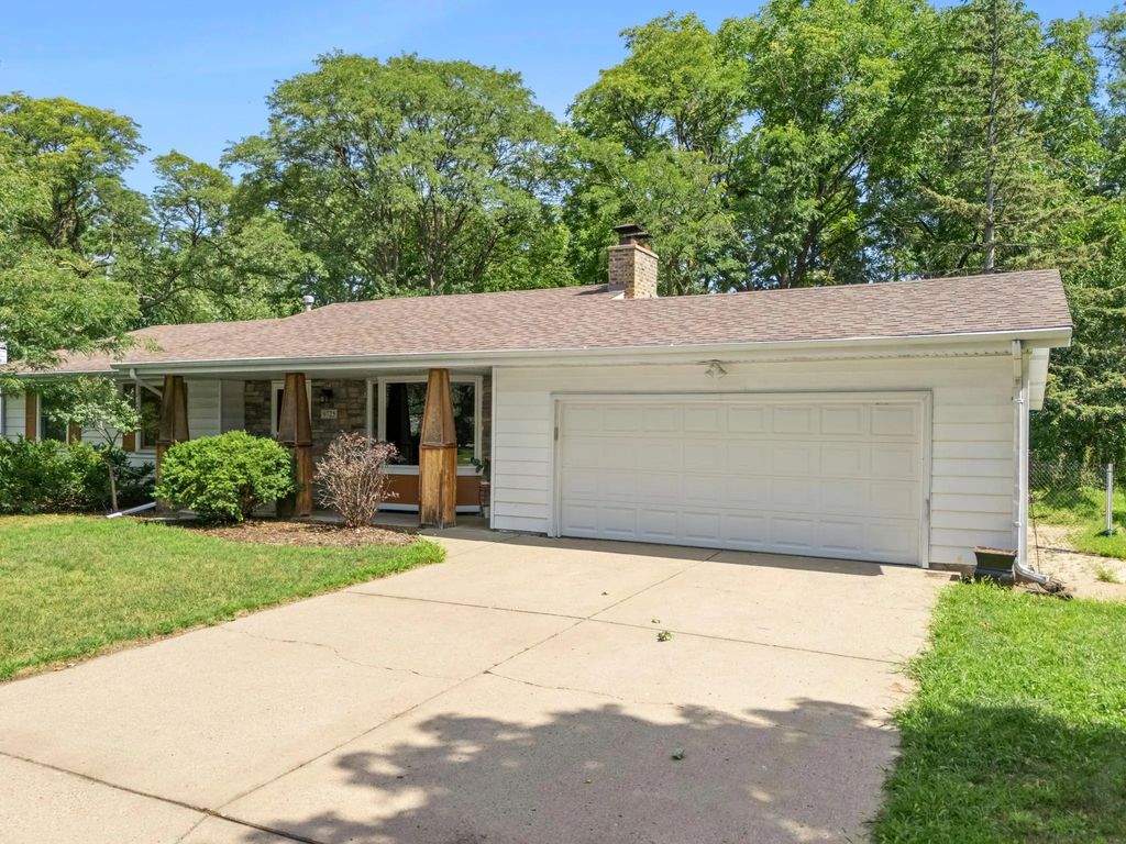 9725 Queen Road, Bloomington