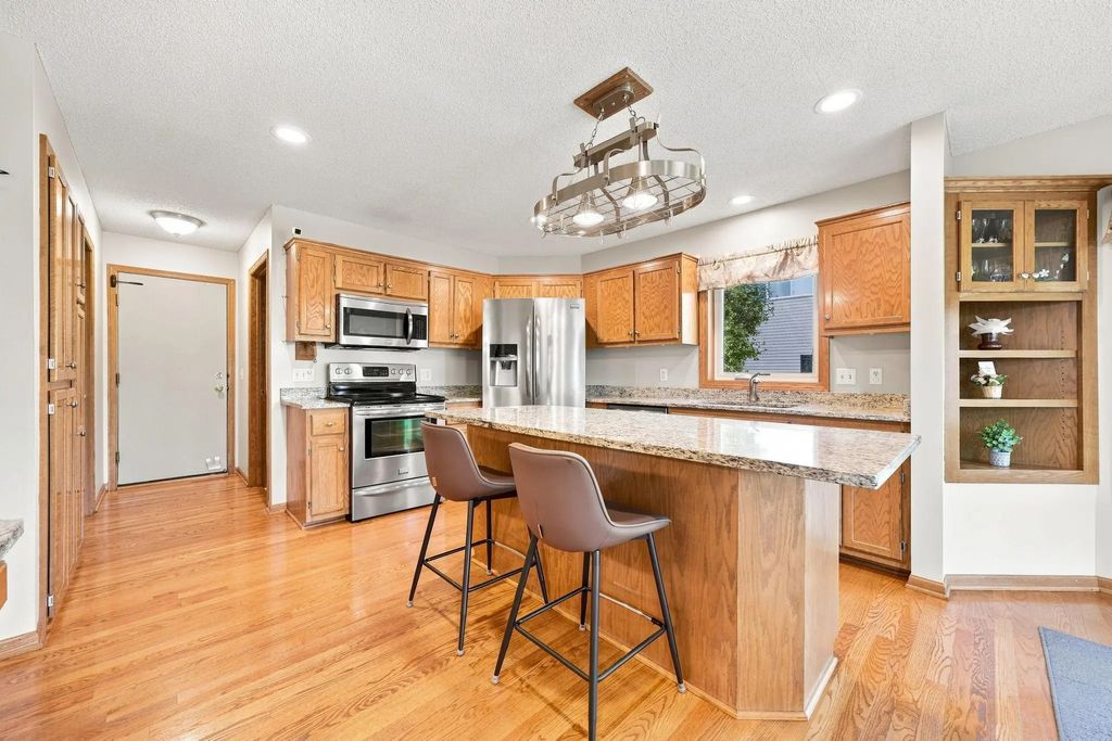 18824 Excalibur Trail, Farmington
