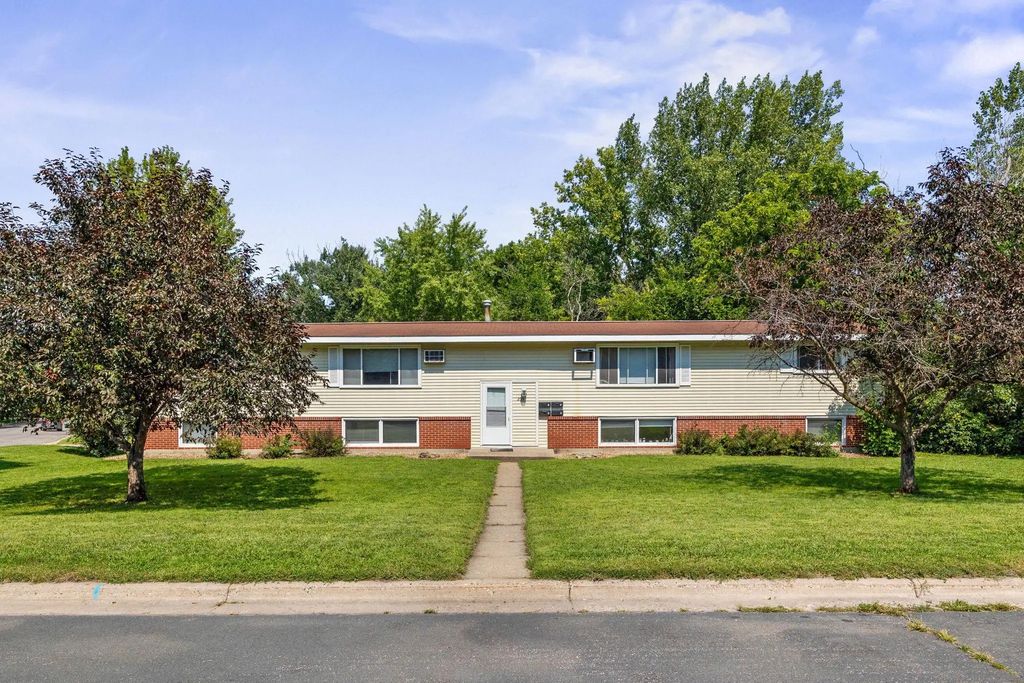 255 6th Avenue Ne, Hutchinson