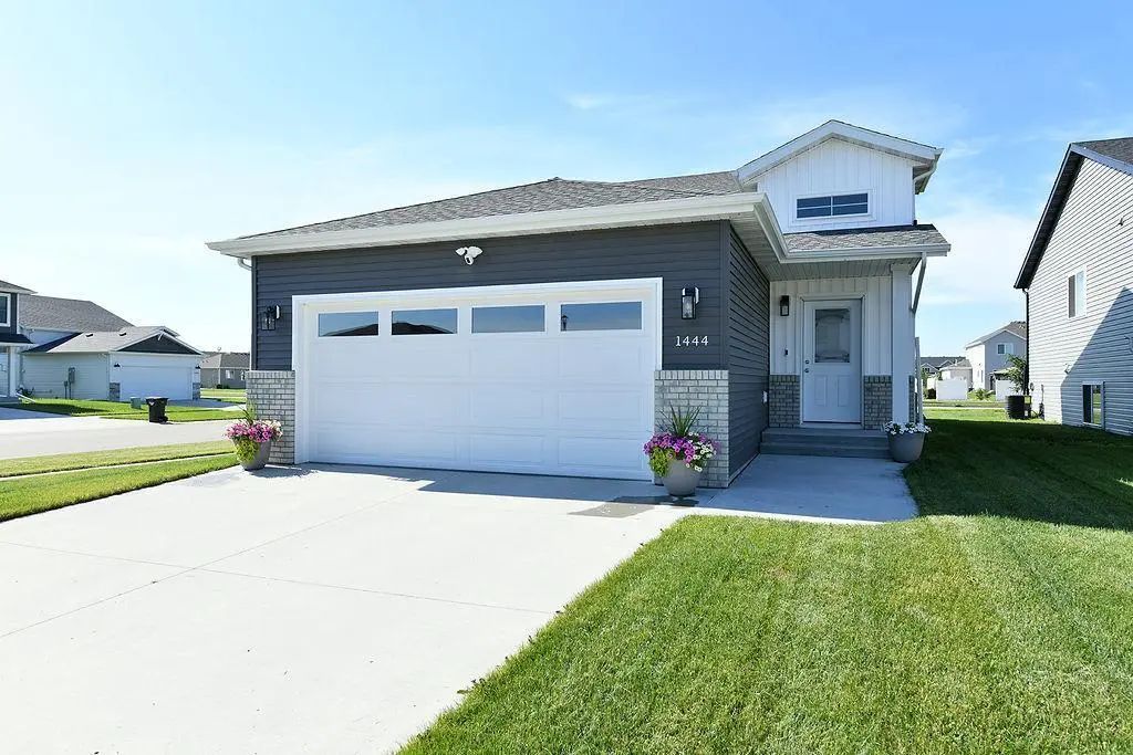 1444 69 Avenue S, Fargo