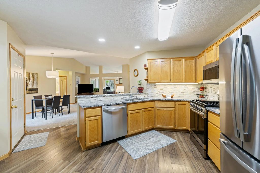 8504 Telford Crossing, Brooklyn Park