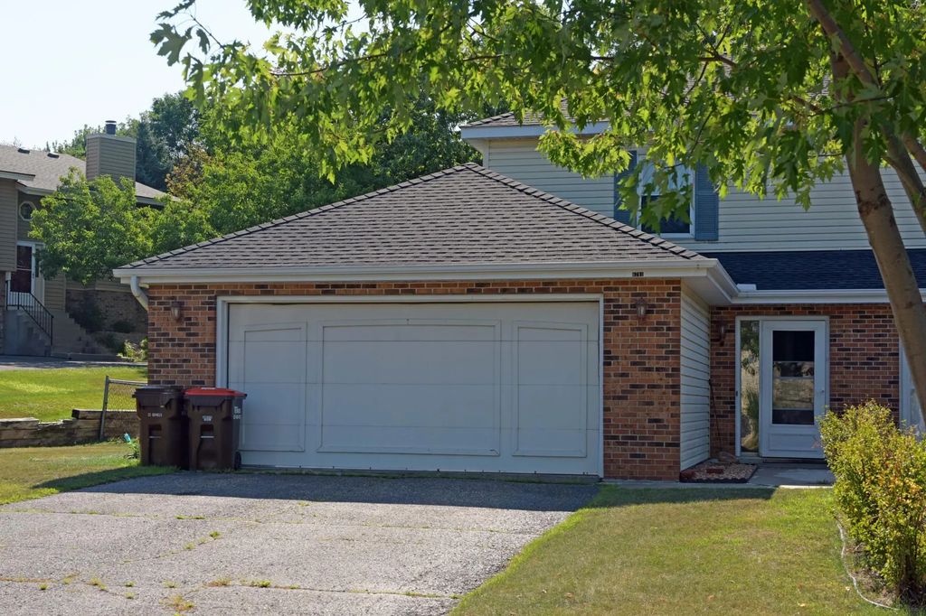 6781 Sherwood Road, Woodbury