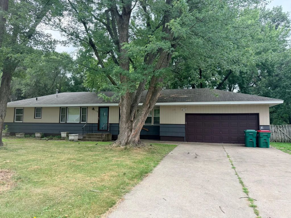 916 112th Avenue Nw, Coon Rapids