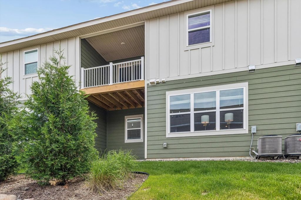 16451 Jaffna Place, Lakeville