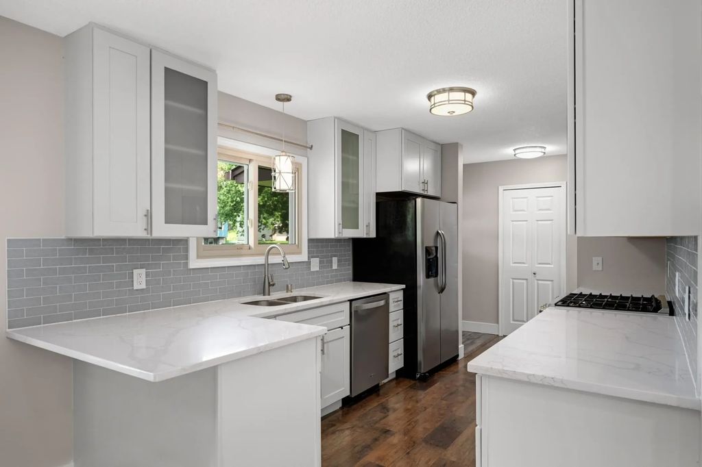 13712 E Wellington Crescent, Burnsville