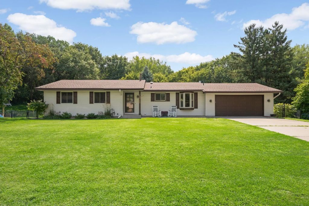 13712 E Wellington Crescent, Burnsville