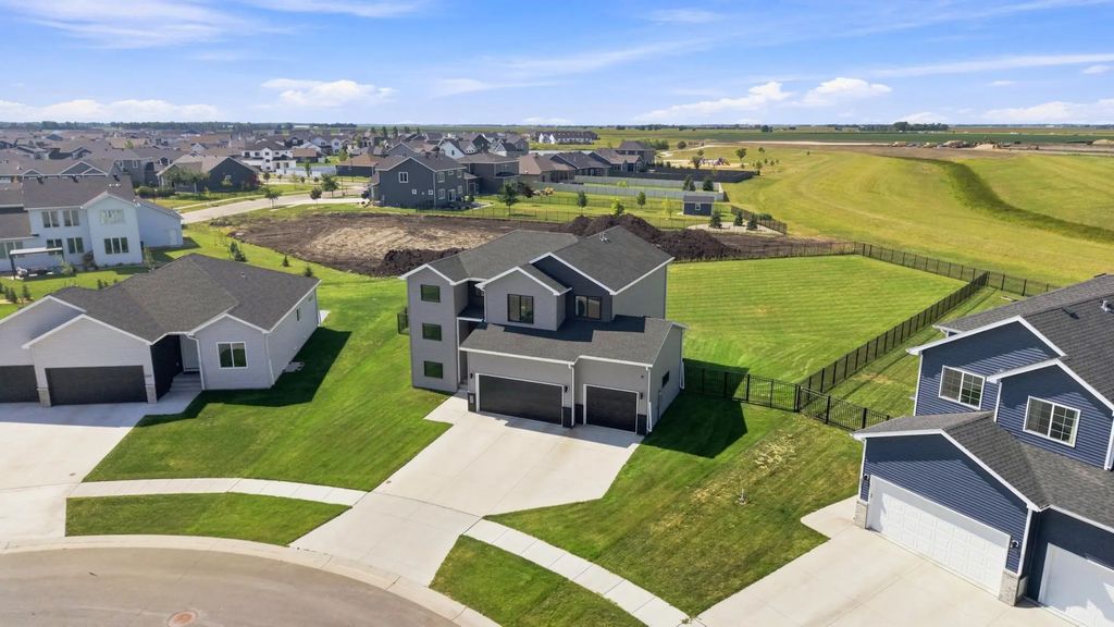 6759 28th Street S, Fargo