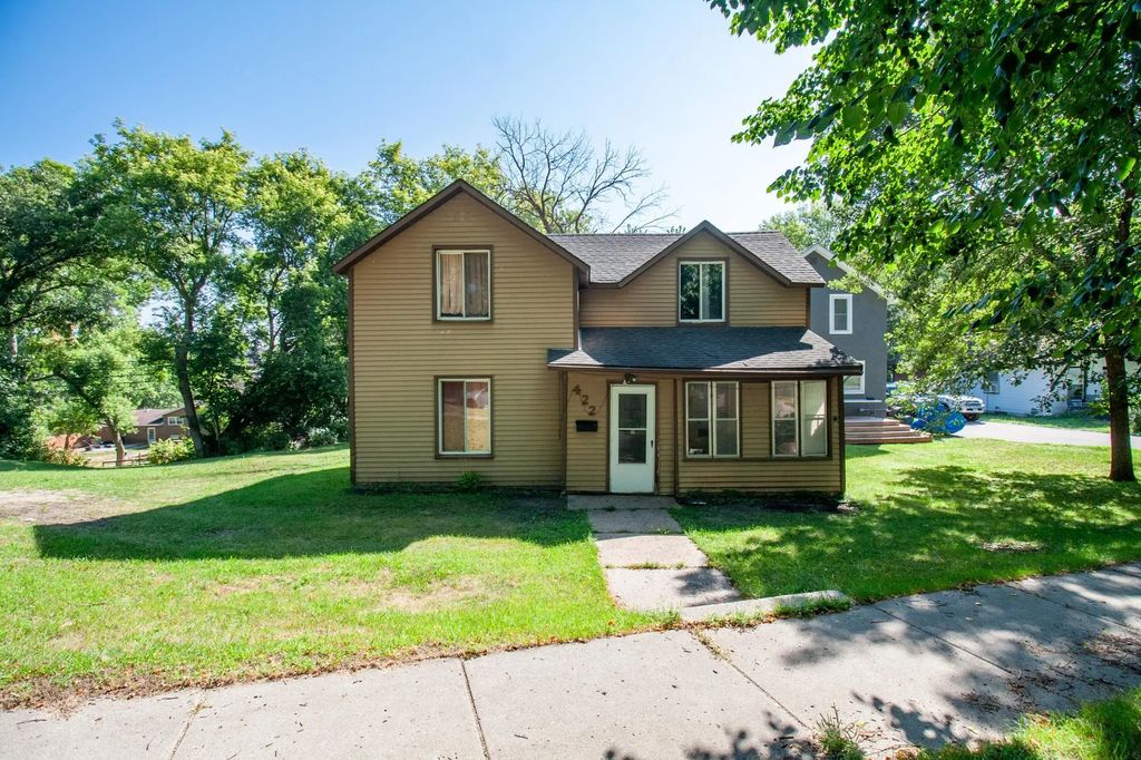 422 N Cleveland Avenue, Fergus Falls