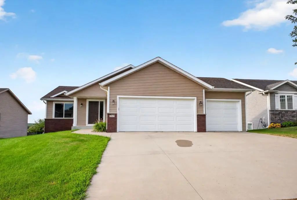 5662 King Arthur Road Nw, Rochester