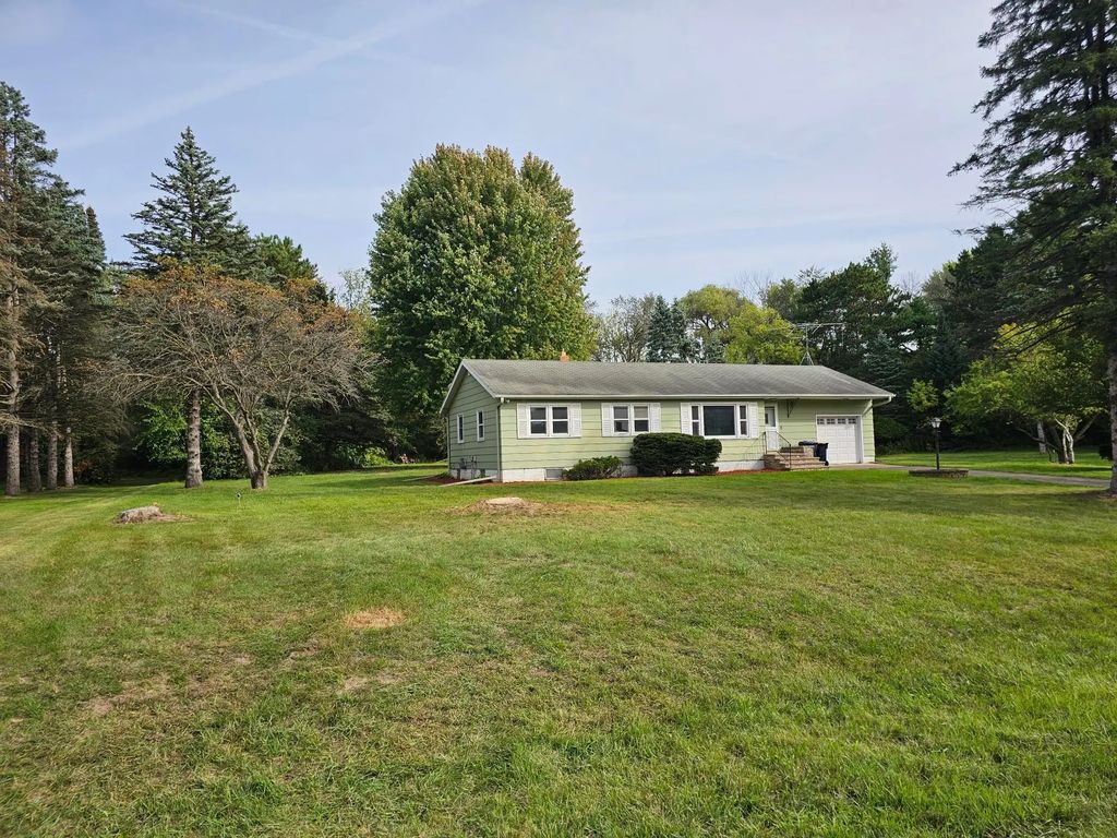 W9806 805th Avenue, River Falls