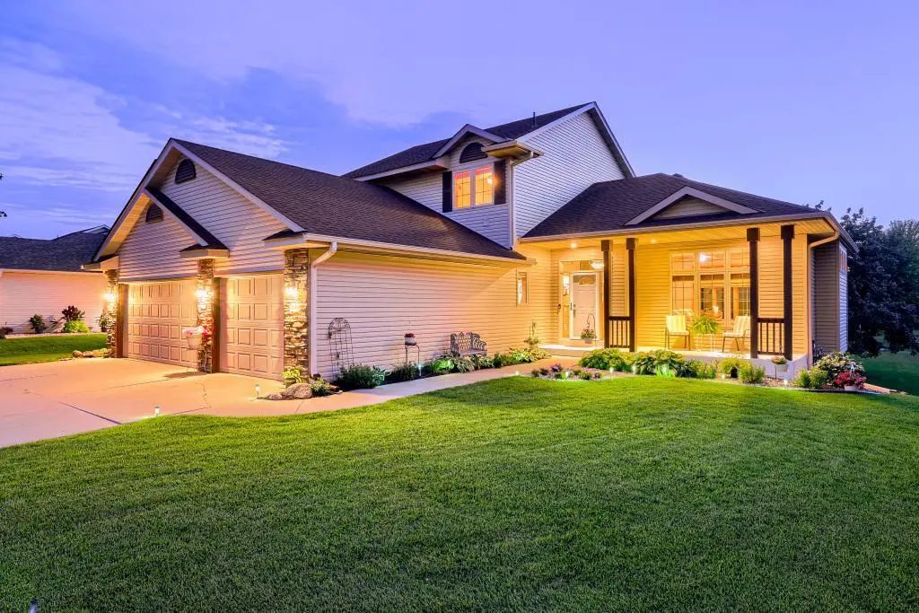 2040 Staghorn Drive, Shakopee