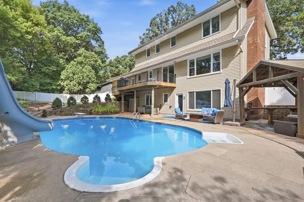 2917 Sequoia Court, Burnsville