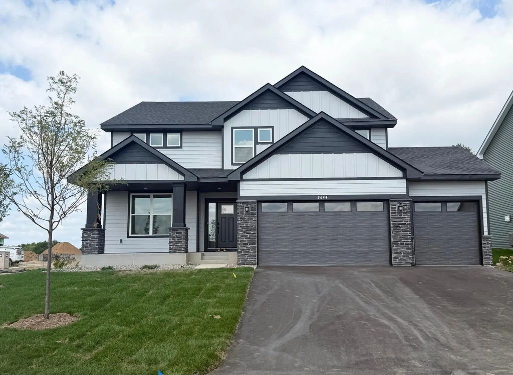 8644 Periwinkle Boulevard, Woodbury