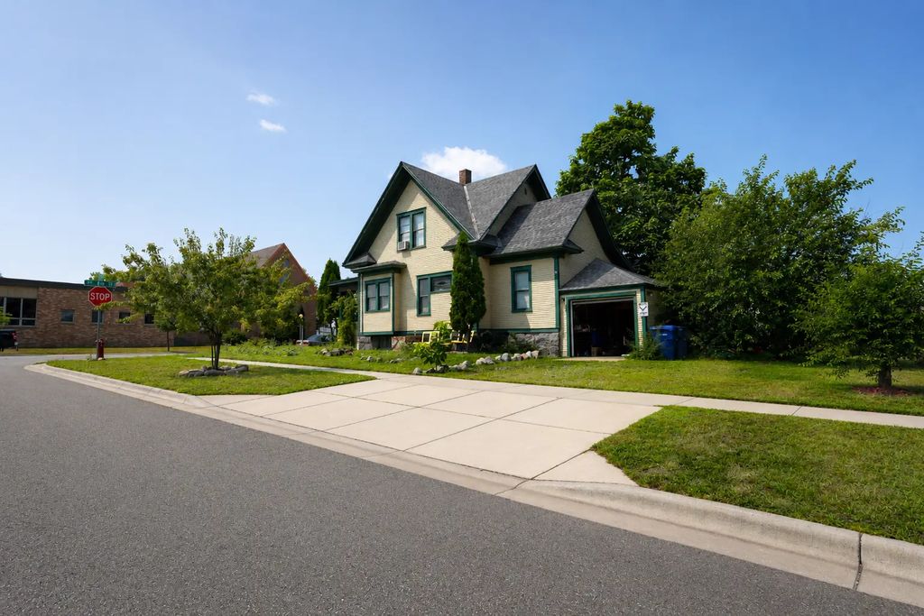 30 4th Avenue Se, Saint Cloud