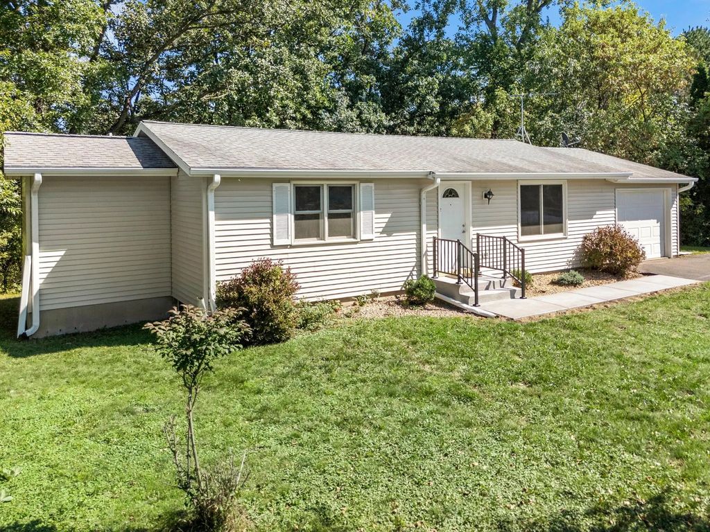 512 Eric Drive, Osceola