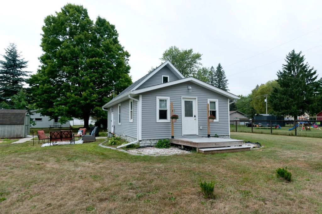900 W Poplar Avenue, Cameron