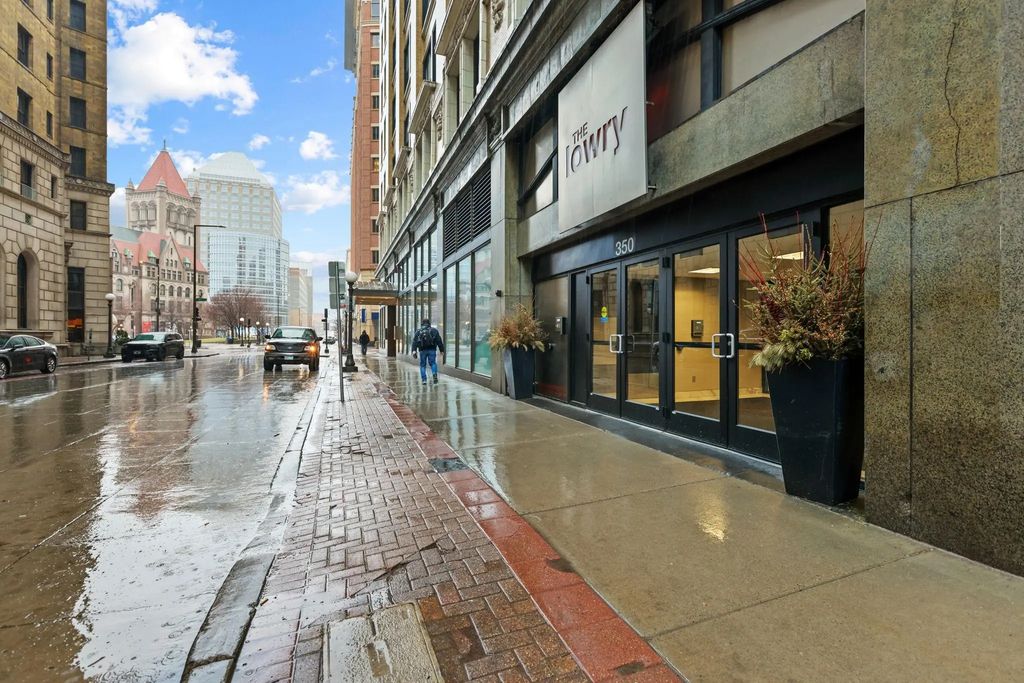 350 Saint Peter Street 512, Saint Paul