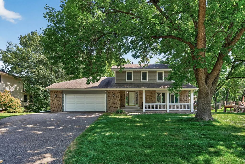 10141 Laurel Drive, Eden Prairie