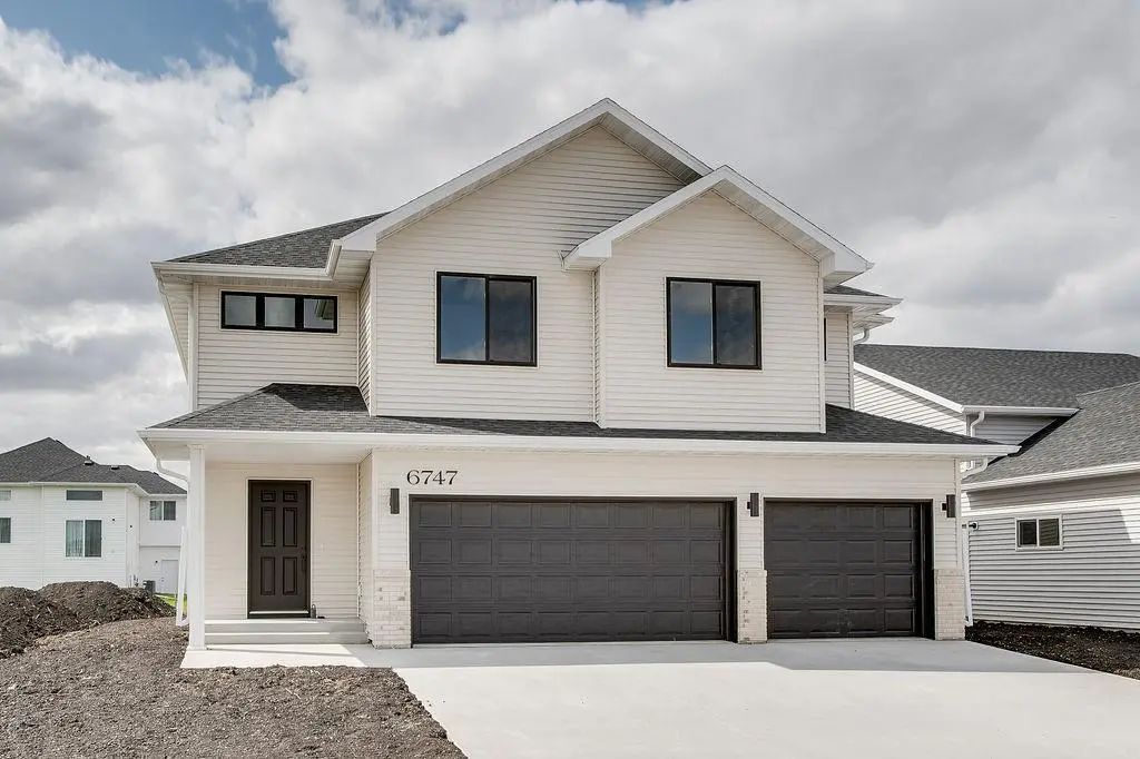 6747 Selkirk Drive S, Fargo
