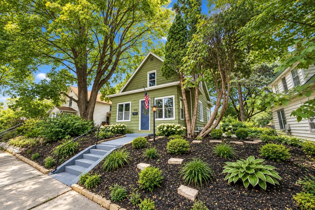 3010 Vincent Avenue N, Minneapolis