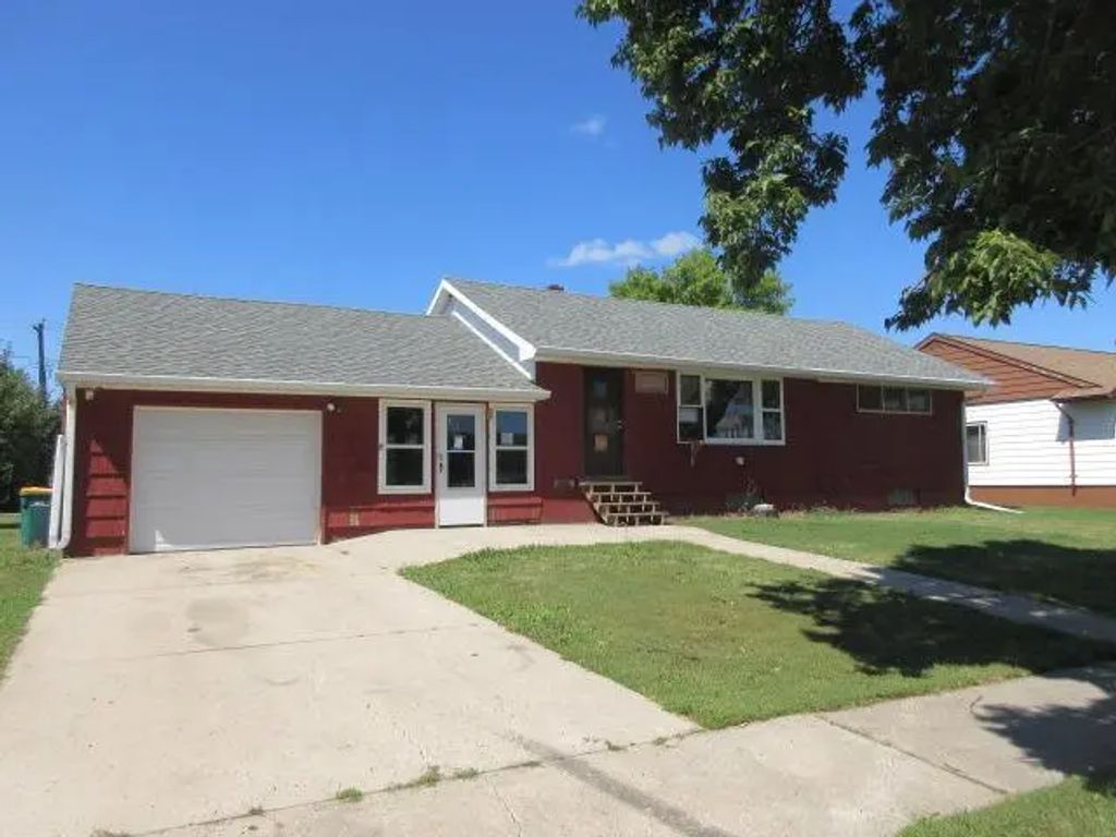 8 2nd Street Ne, Gwinner