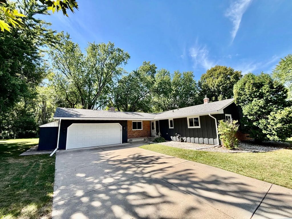 410 Betty Lane, West Saint Paul