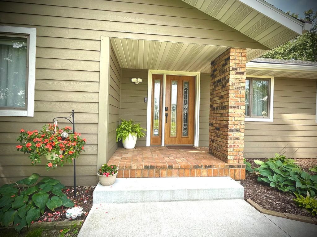 3511 Hoeger Lane, Albert Lea