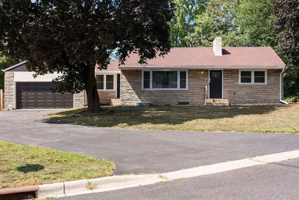 1689 Edgemont Street, Maplewood
