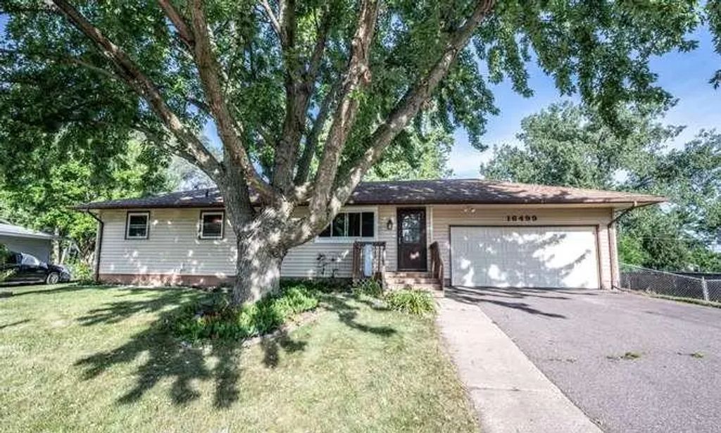 16499 Foliage Avenue W, Rosemount